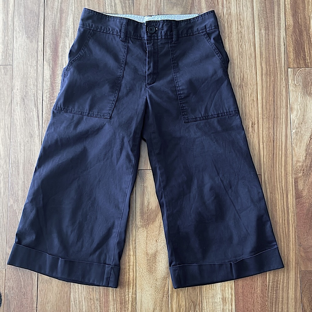 Black gap size 4 wide leg culottes.